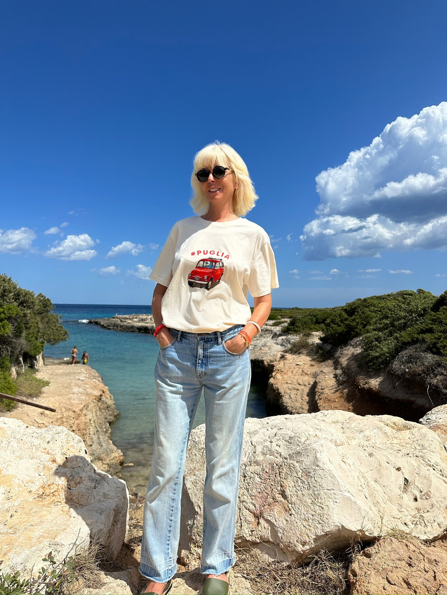 T-shirt - Off-White Classic Red Car