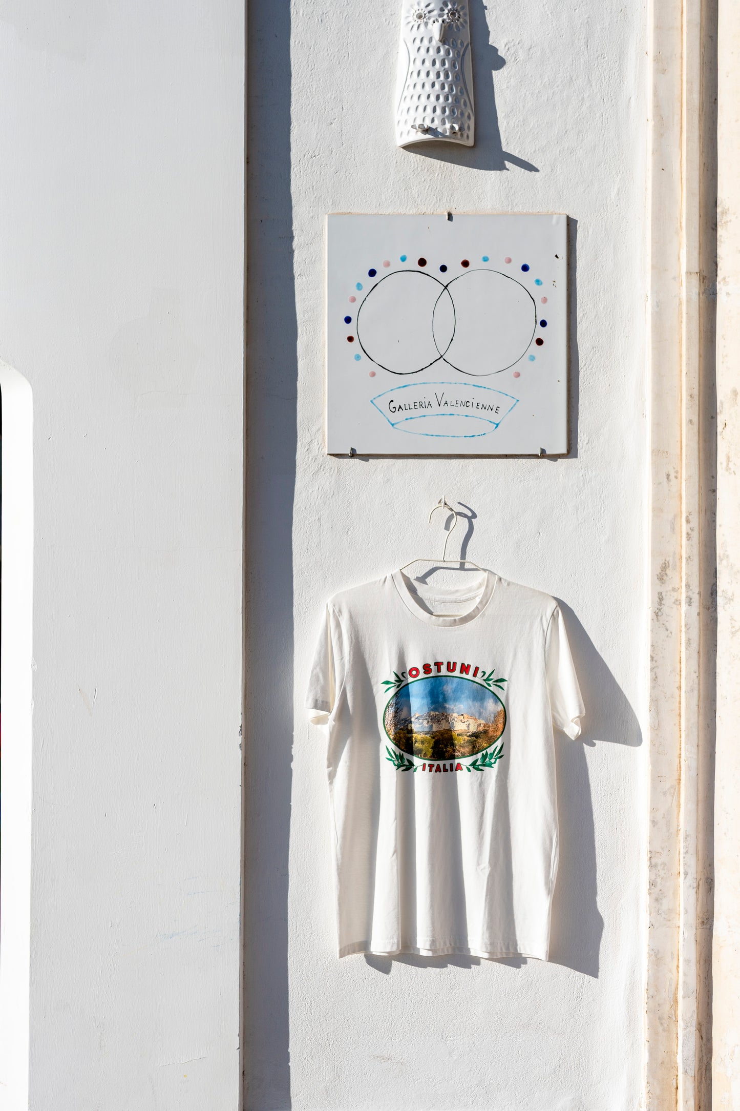 T-shirt - off-white with Ostuni photo in medallion Unisex