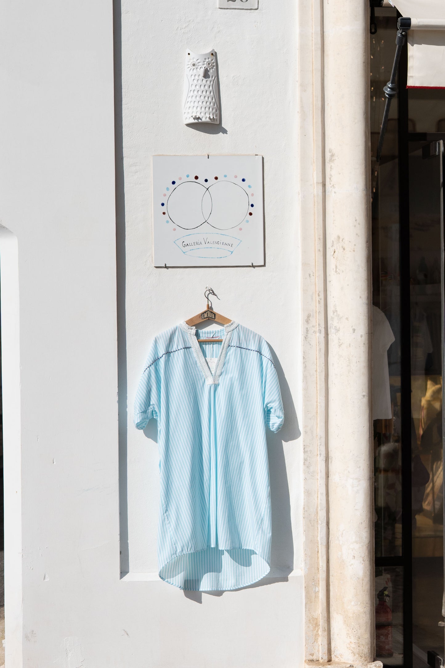 Vestito - Abito Romy a grandi righe blu laguna con piping blu e crema