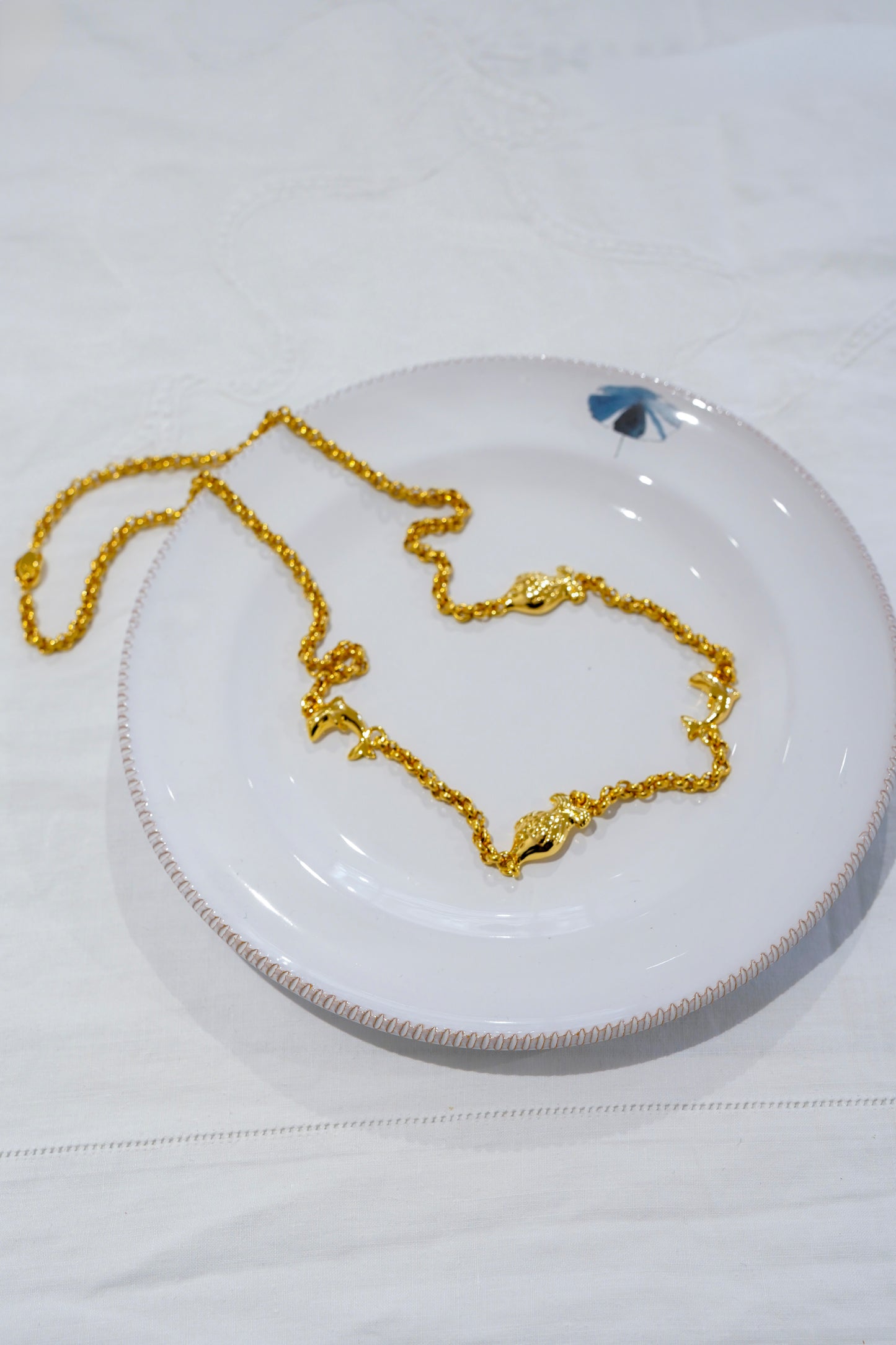 Collana - Collana lunga in oro con ciondoli a forma di pesce