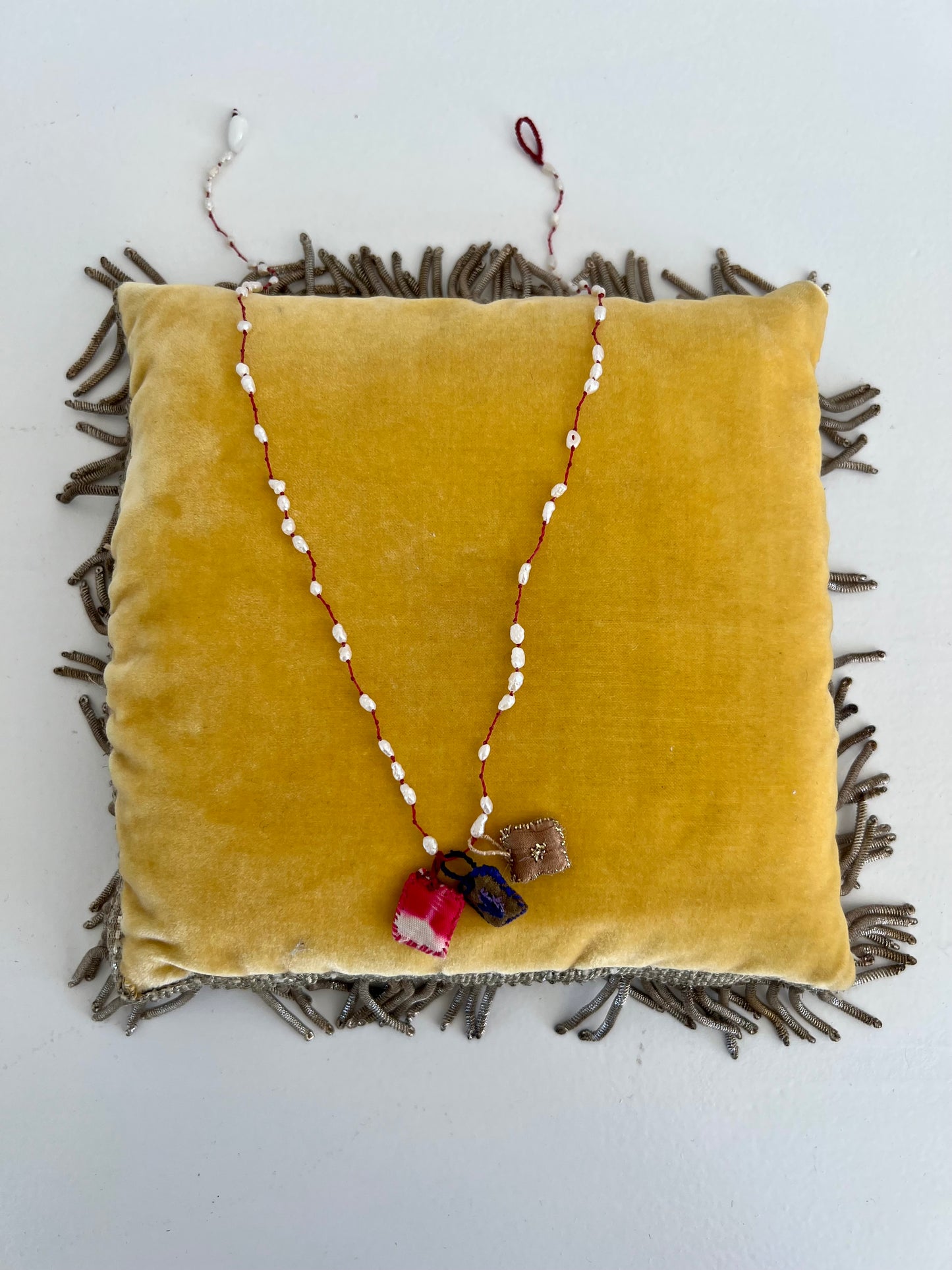 Necklace - ‘Sophia’ Mother Pearl necklace with the and dye red, brown, cushions