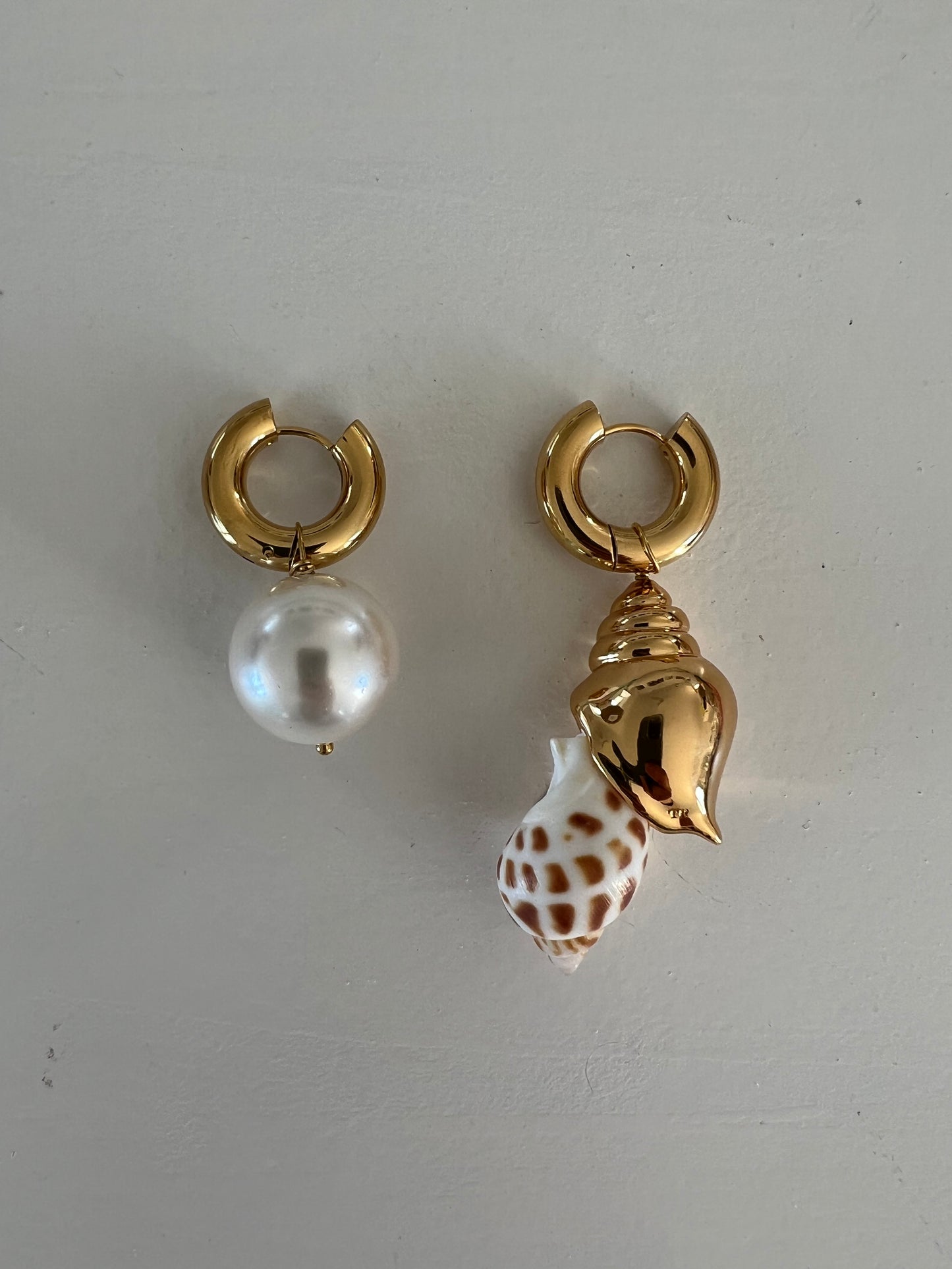 Earrings - Mismatch shell