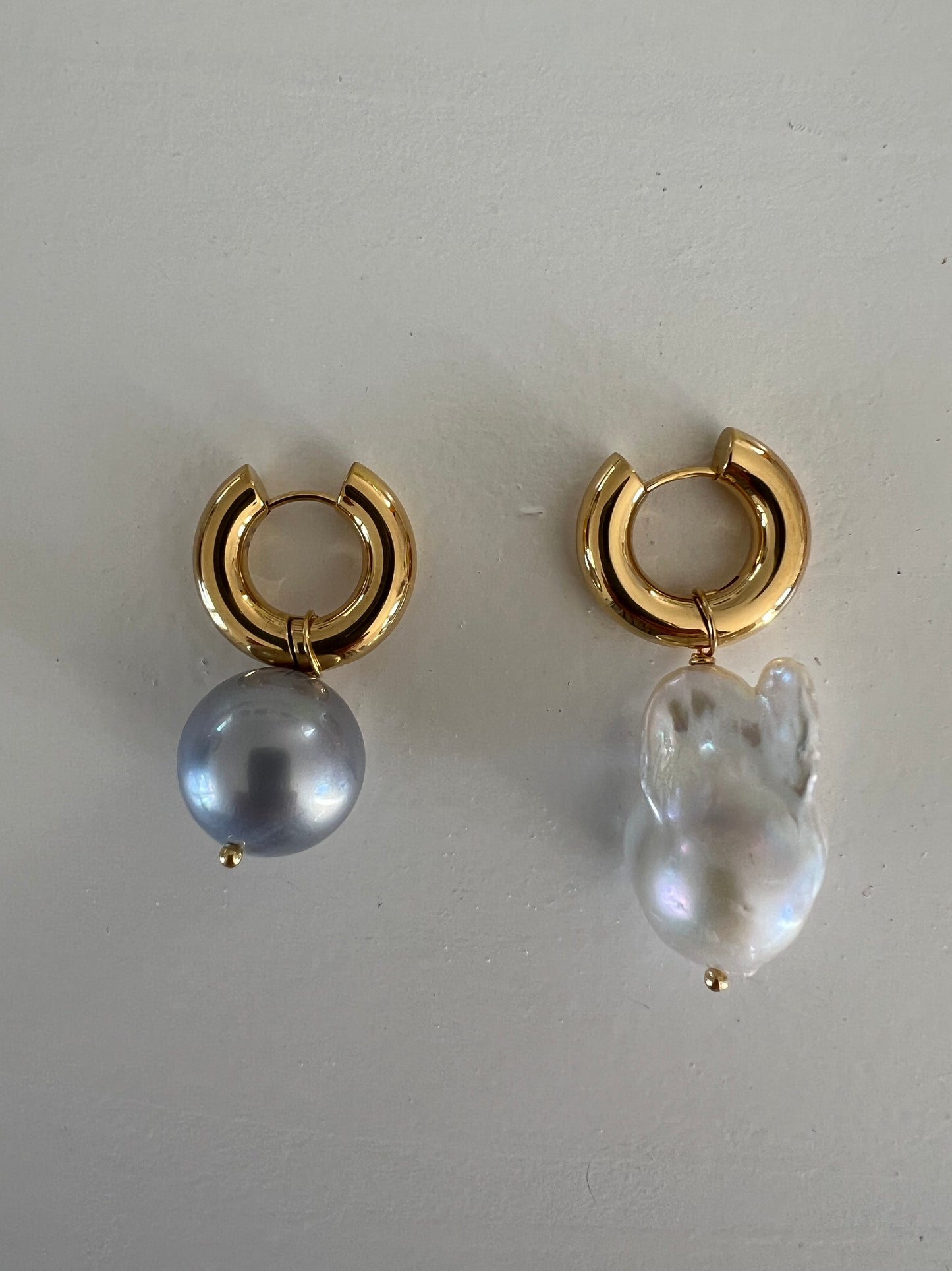 Earrings - Mismatch pearl