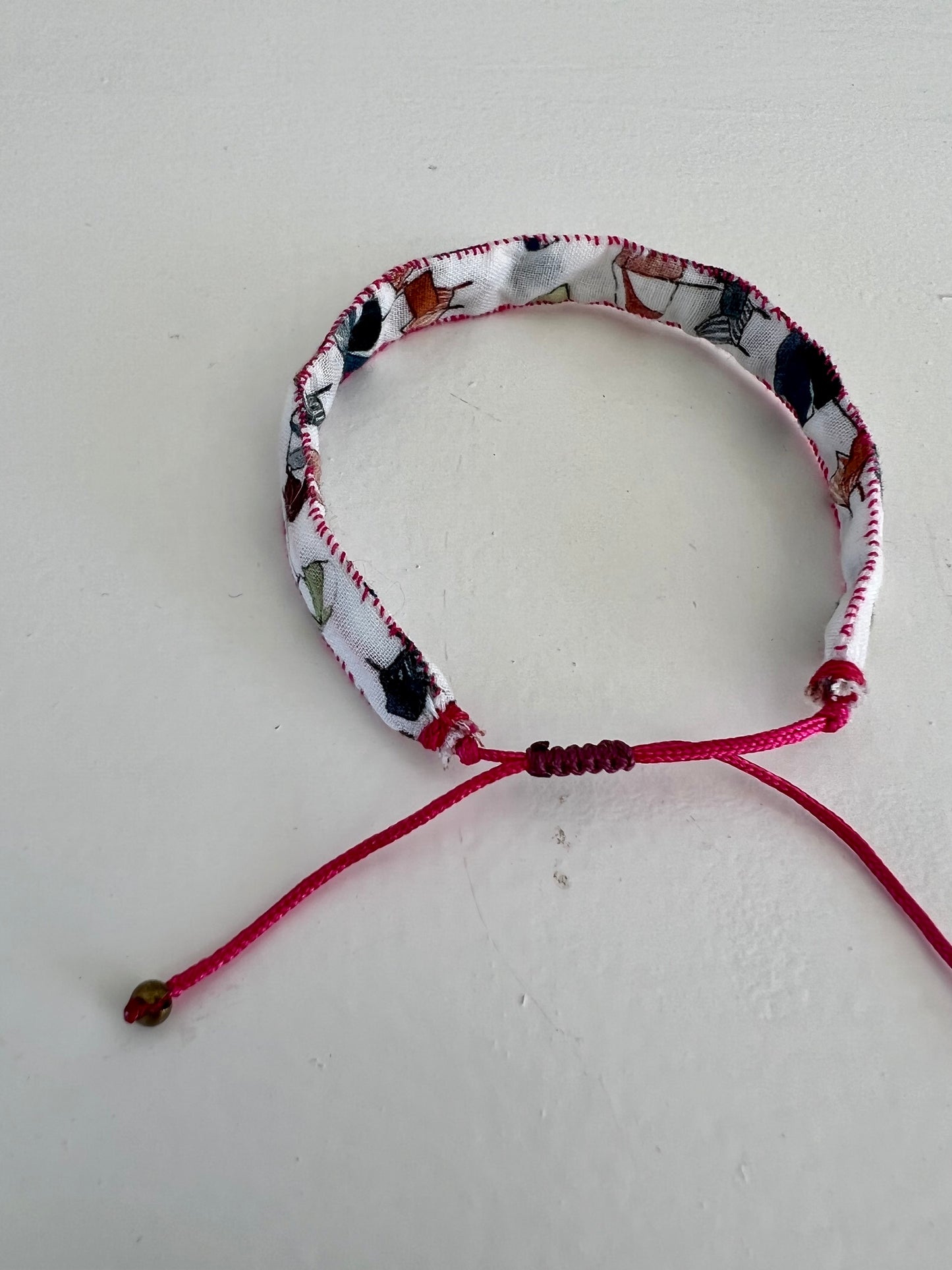 Bracelet - Adjustable Tissu Pink Embroidered Ombreloni GV Print