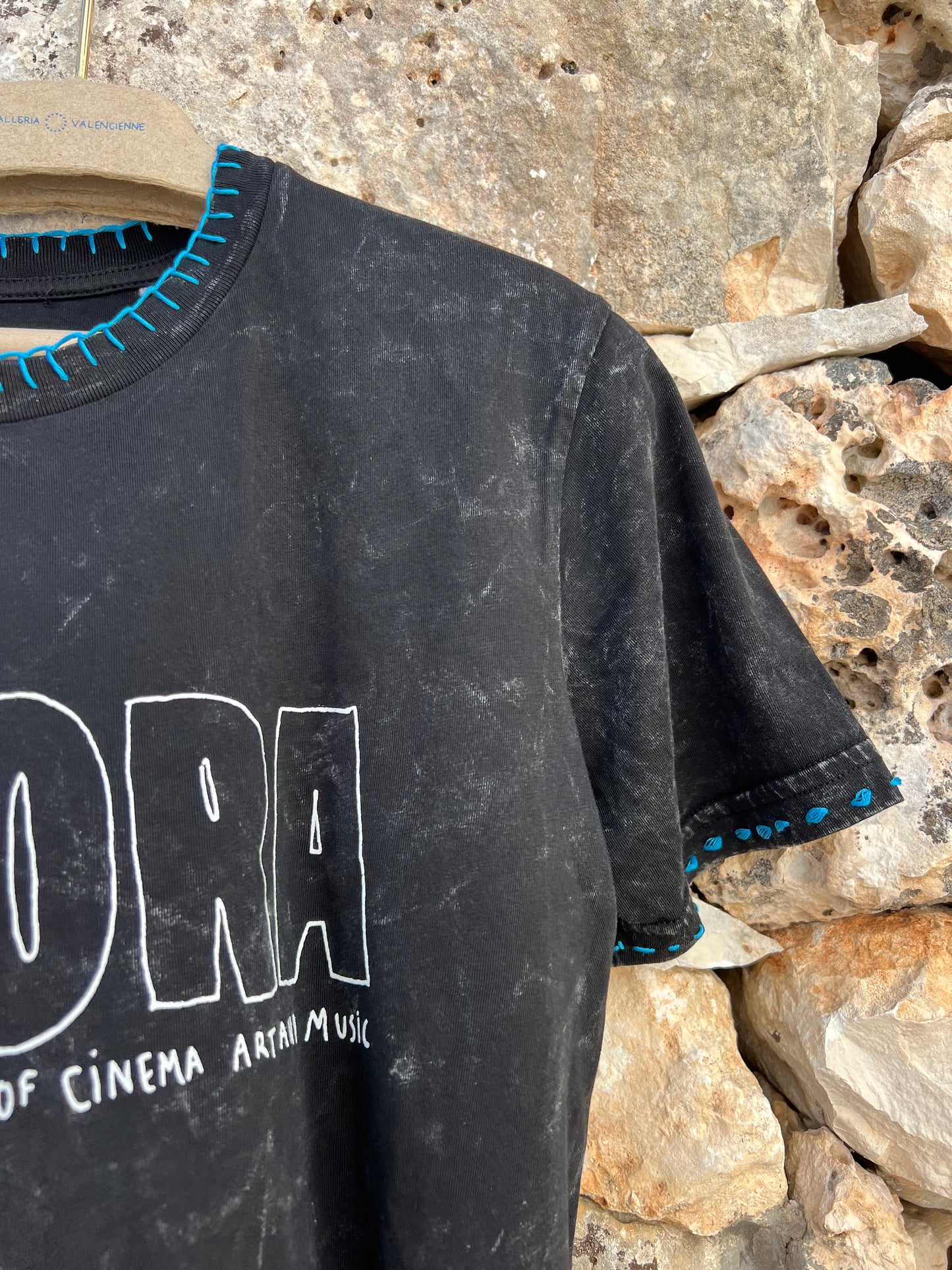 T-shirt - ALLORA Black tie and dye Unisex Hand Embroidered