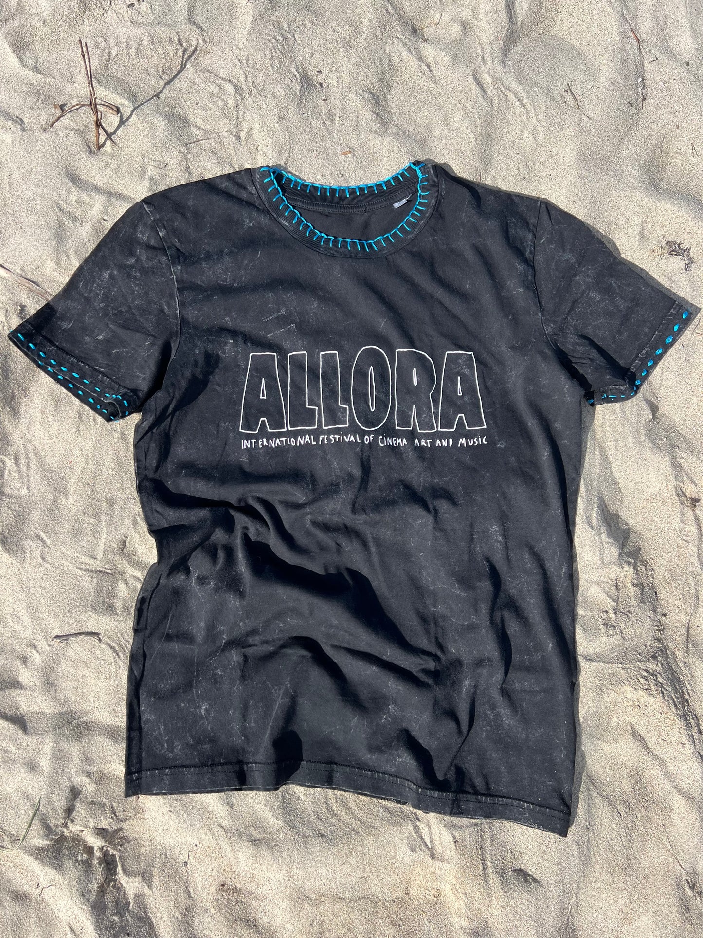 T-shirt - ALLORA Black tie and dye Unisex Hand Embroidered