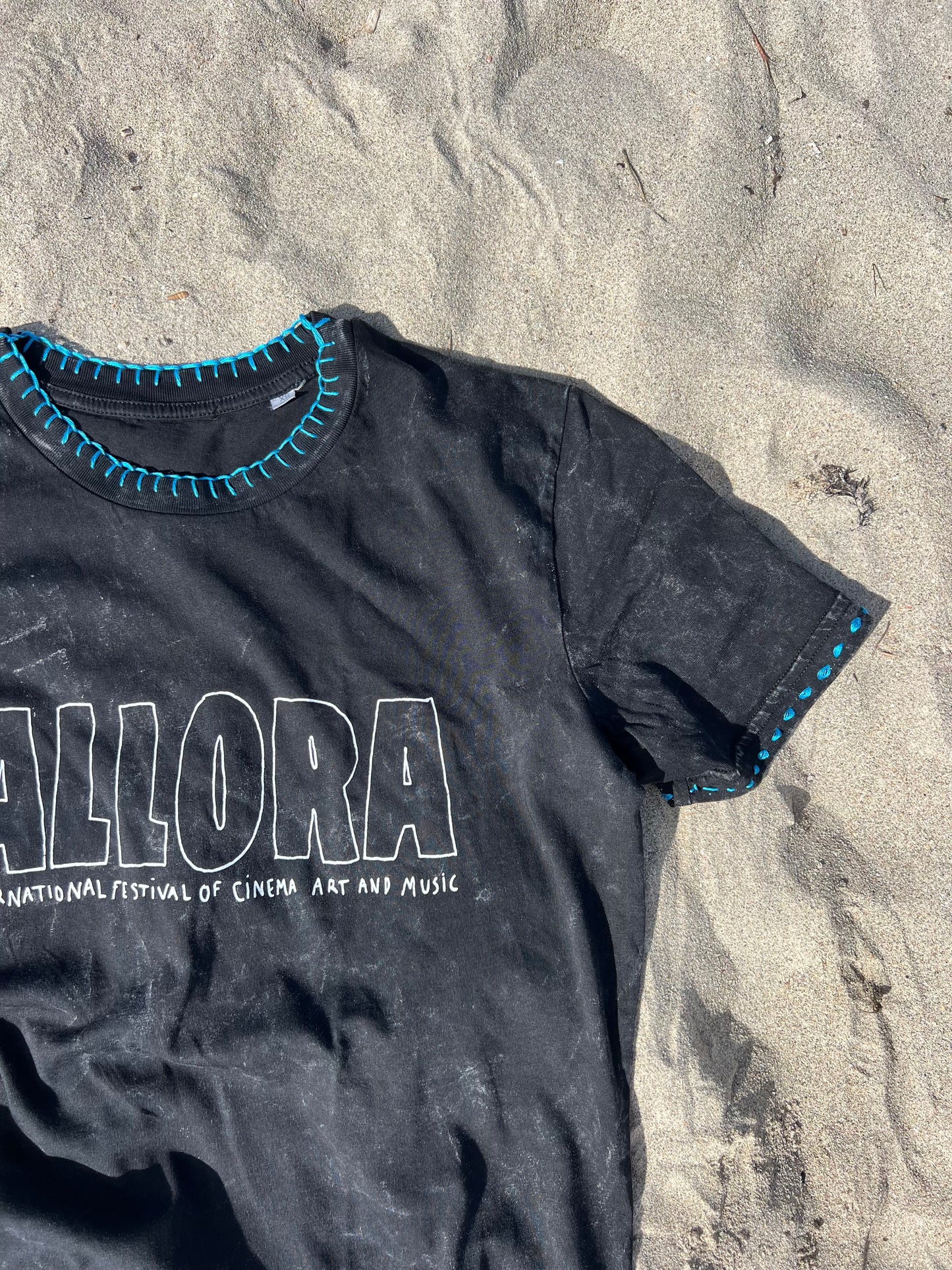 T-shirt - ALLORA Black tie and dye Unisex Hand Embroidered