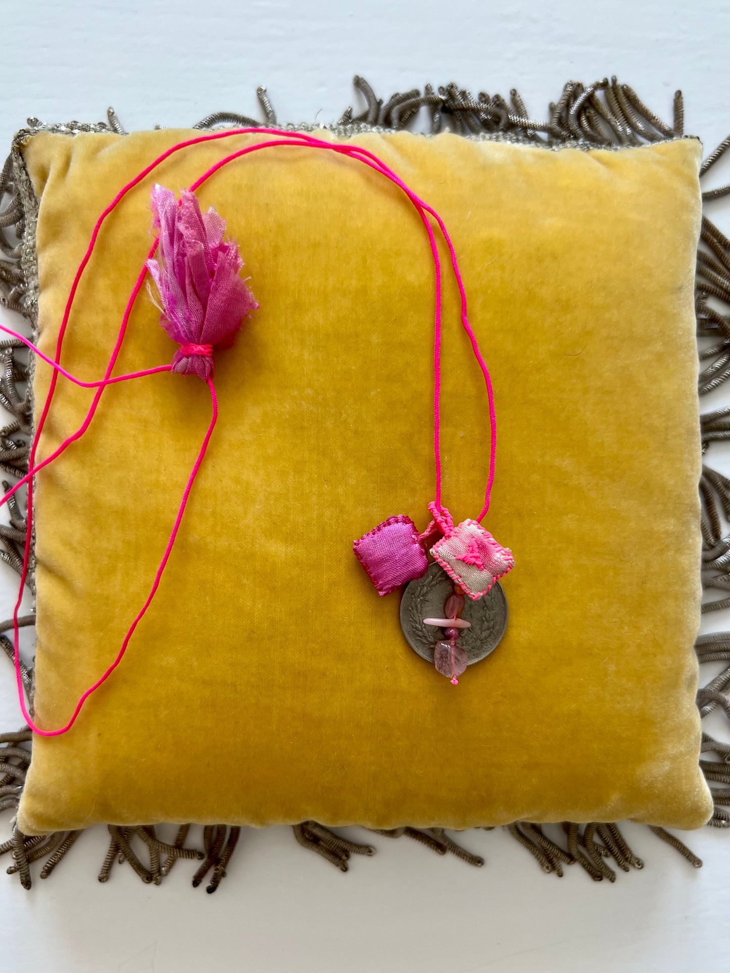 Necklace - Long Fluo Pink