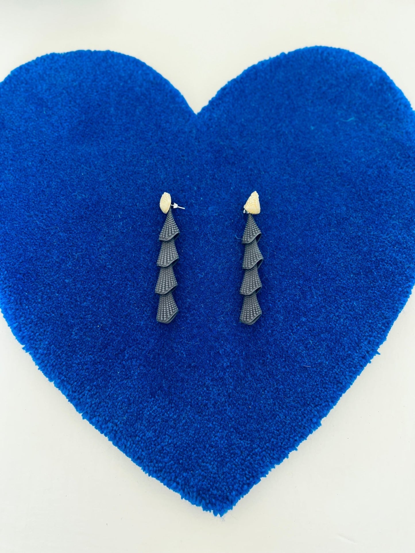 Earrings - Urchin Black gold