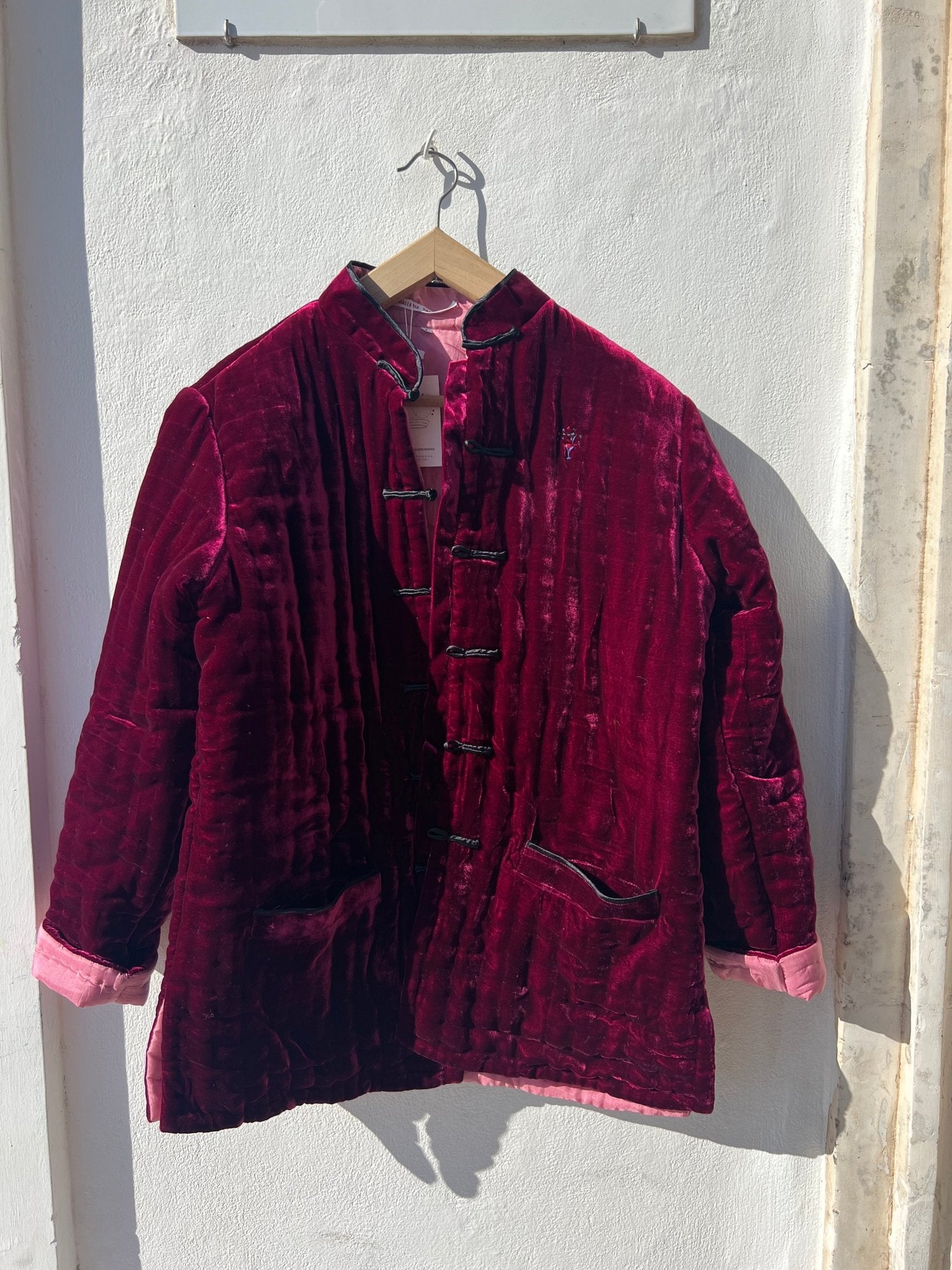 Jacket Women - Chinese Panne Velvet Jacket Strawberry with Hand Embroidery