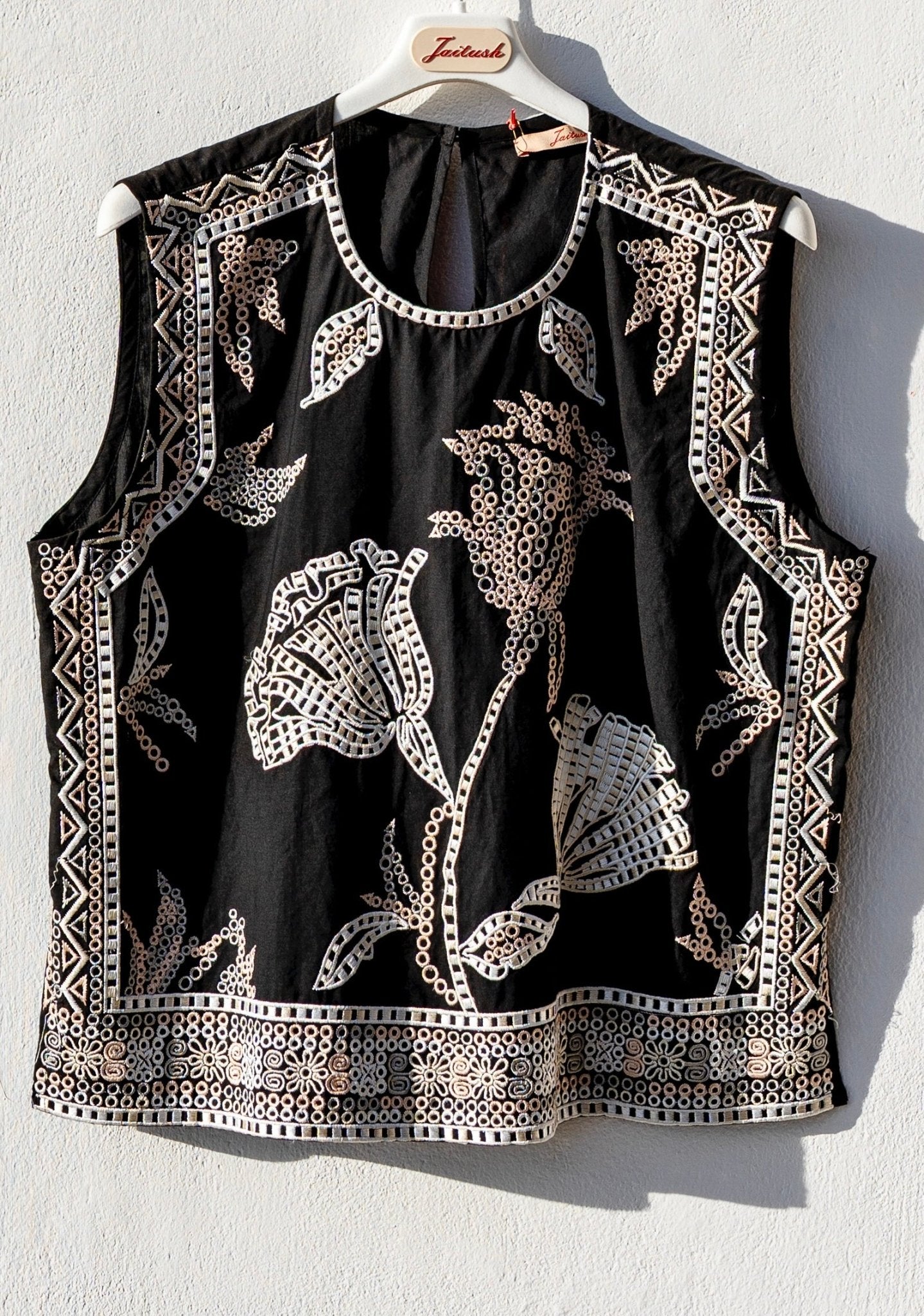 Shirt Women - BLack Sleeveless Top embroidered